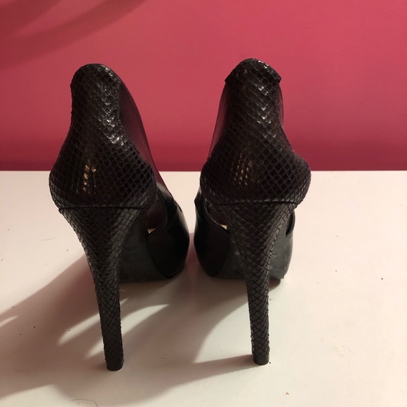 Guess black peep toe heels - Picture 2 of 3